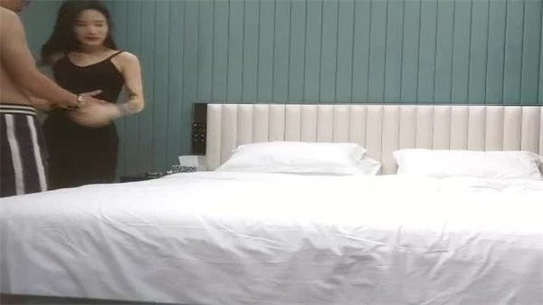 偷拍约炮苗条御姐，狂干内射淫水飞溅