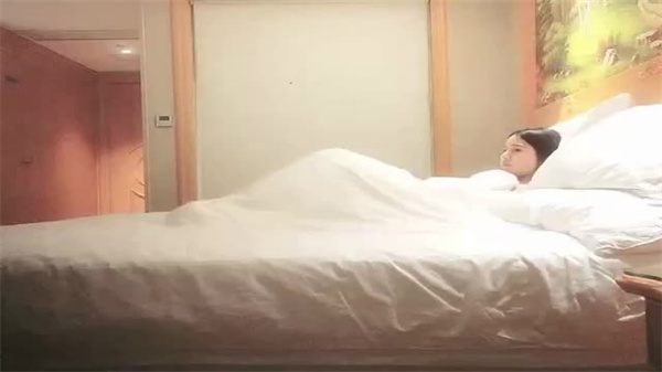 大屌魔人狂干苗条贫乳御姐 内射颜射操到求饶