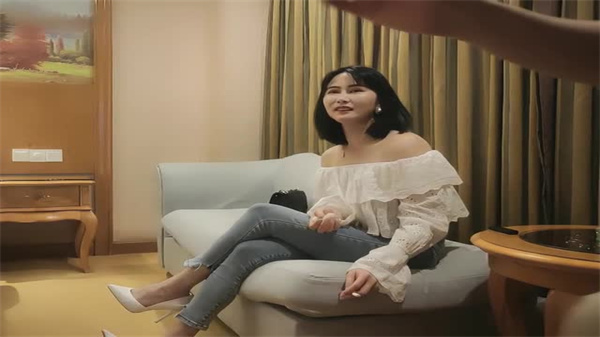 极品外围女重金约炮，骚穴欠操一夜包夜内射