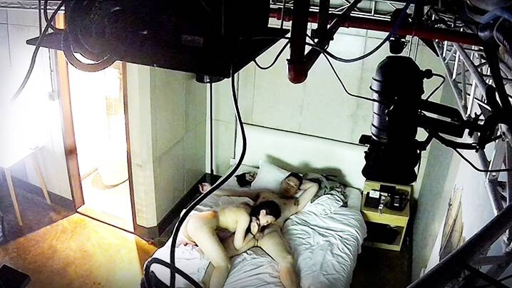 偷拍流出！酒店开房大屌猛男狂干眼镜反差婊